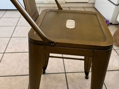 Dining table with four metal chairs