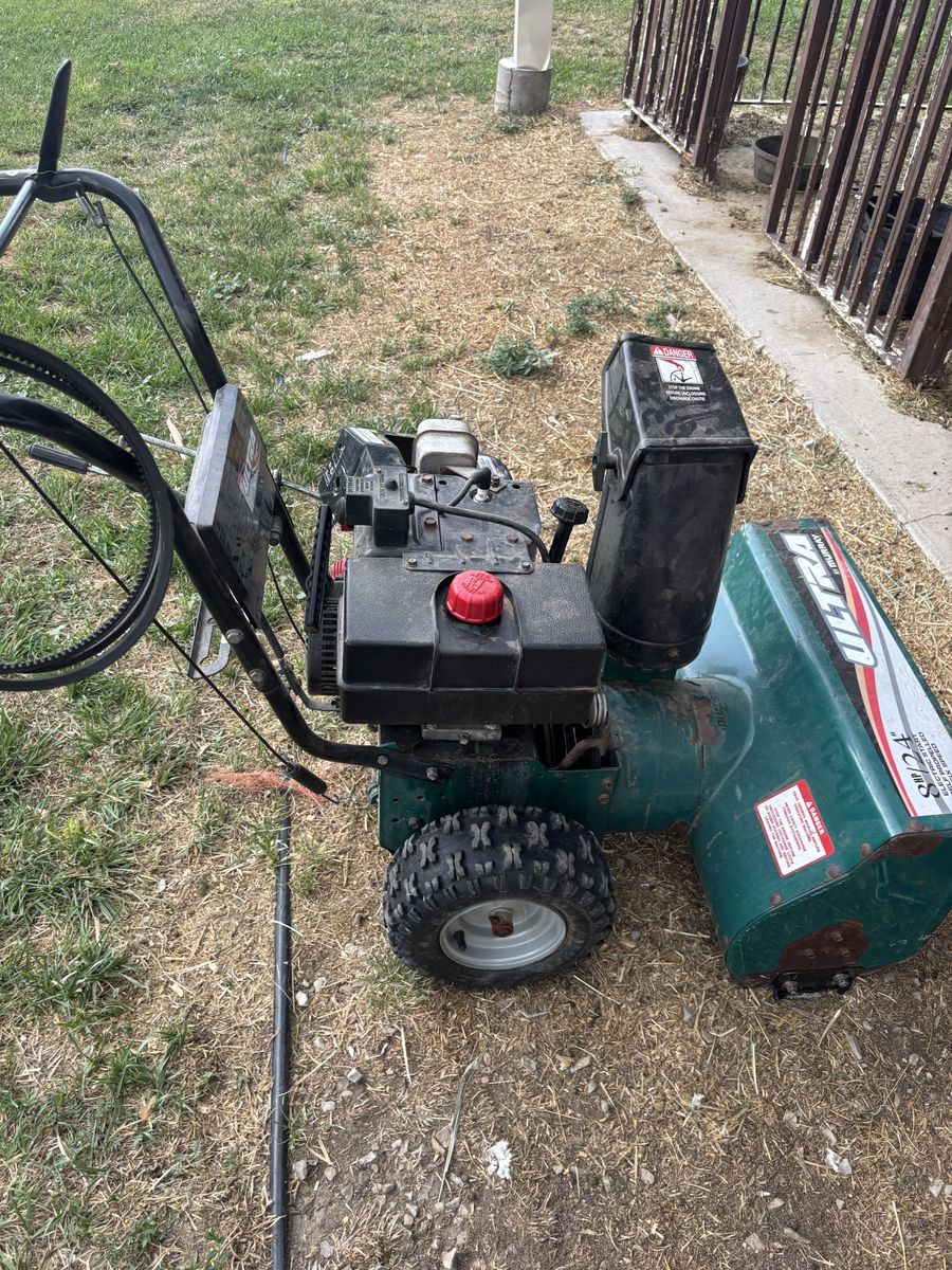Murray ultra dual stage 24 inch snowblower