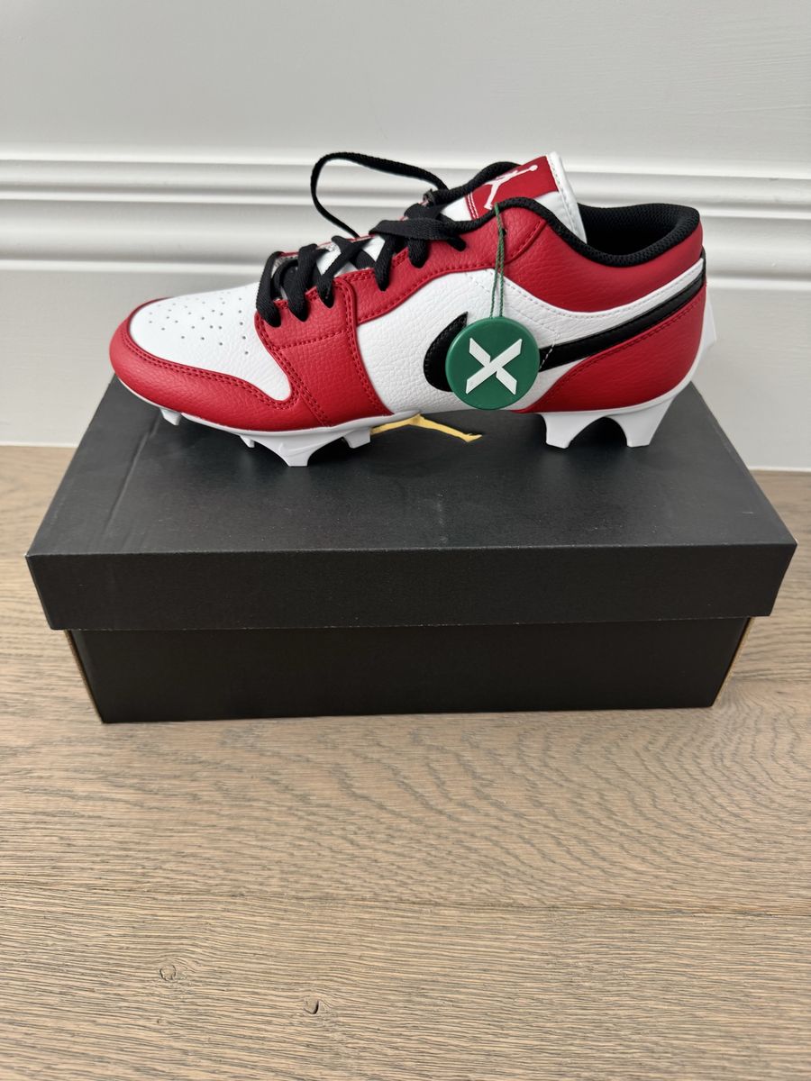 Brand New w box Jordan 1 Low Chicago Cleat size 9