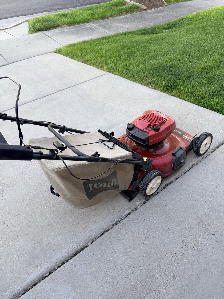 Toro Recycler 22" Personal Pace Self-Propelled Gas Lawn Mower with Bagger