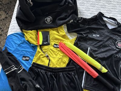 Men’s Large - Official Sports Soccer Referee Uniform Kit - Jerseys, Shorts, Socks, Flags, Whistle, Card, Bag