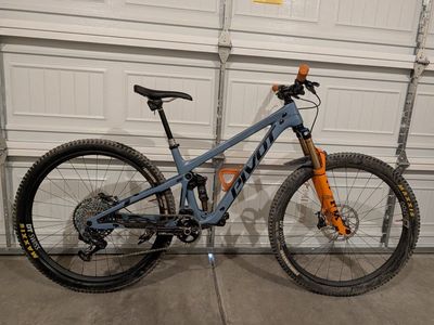 Pivot Trail 429 M