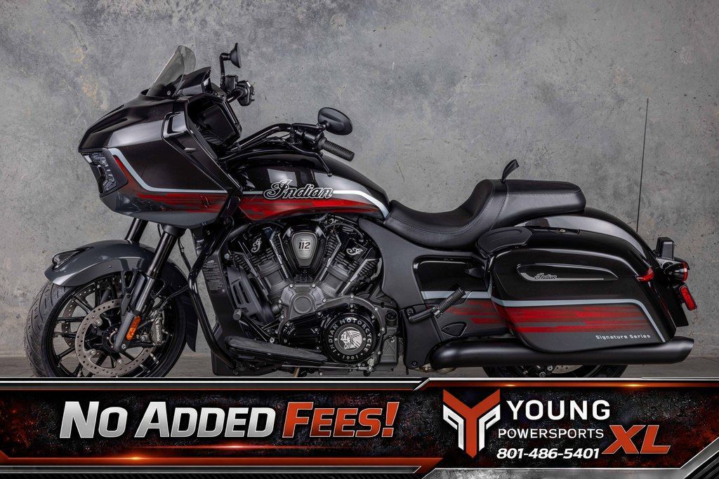 2026 Indian Motorcycle® Challenger Dark Horse Signature Series Abyss Metallic / Red Allert