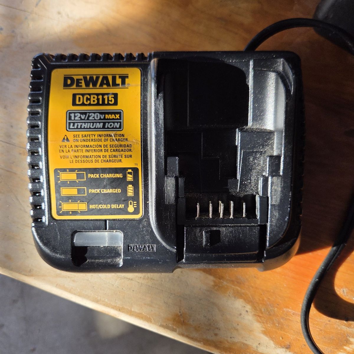 Dewalt DCB115 Charger