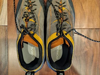 8.5 MENS APPROACH SHOES