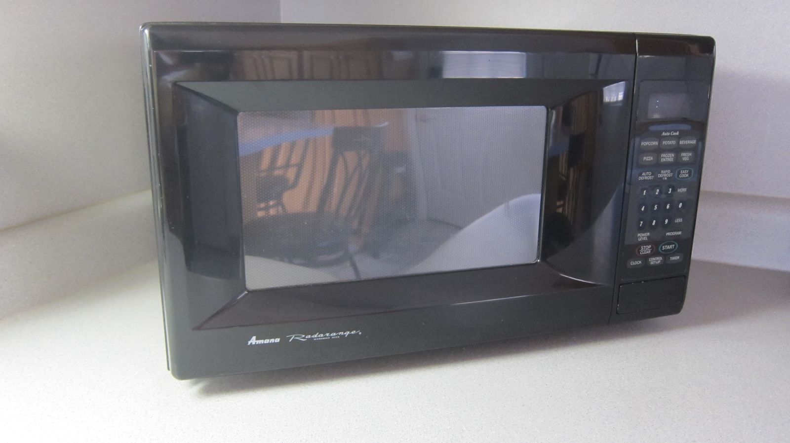 Amana Radarange Black Countertop Microwave Oven