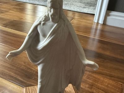 Porcelin Christ On Oak Square