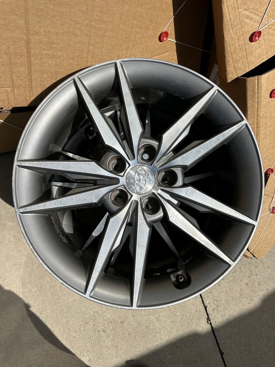 Used - (2) 2015 - 2017 Hyundai Sonata 18" x 7.5" Machined Charcoal alloy wheel