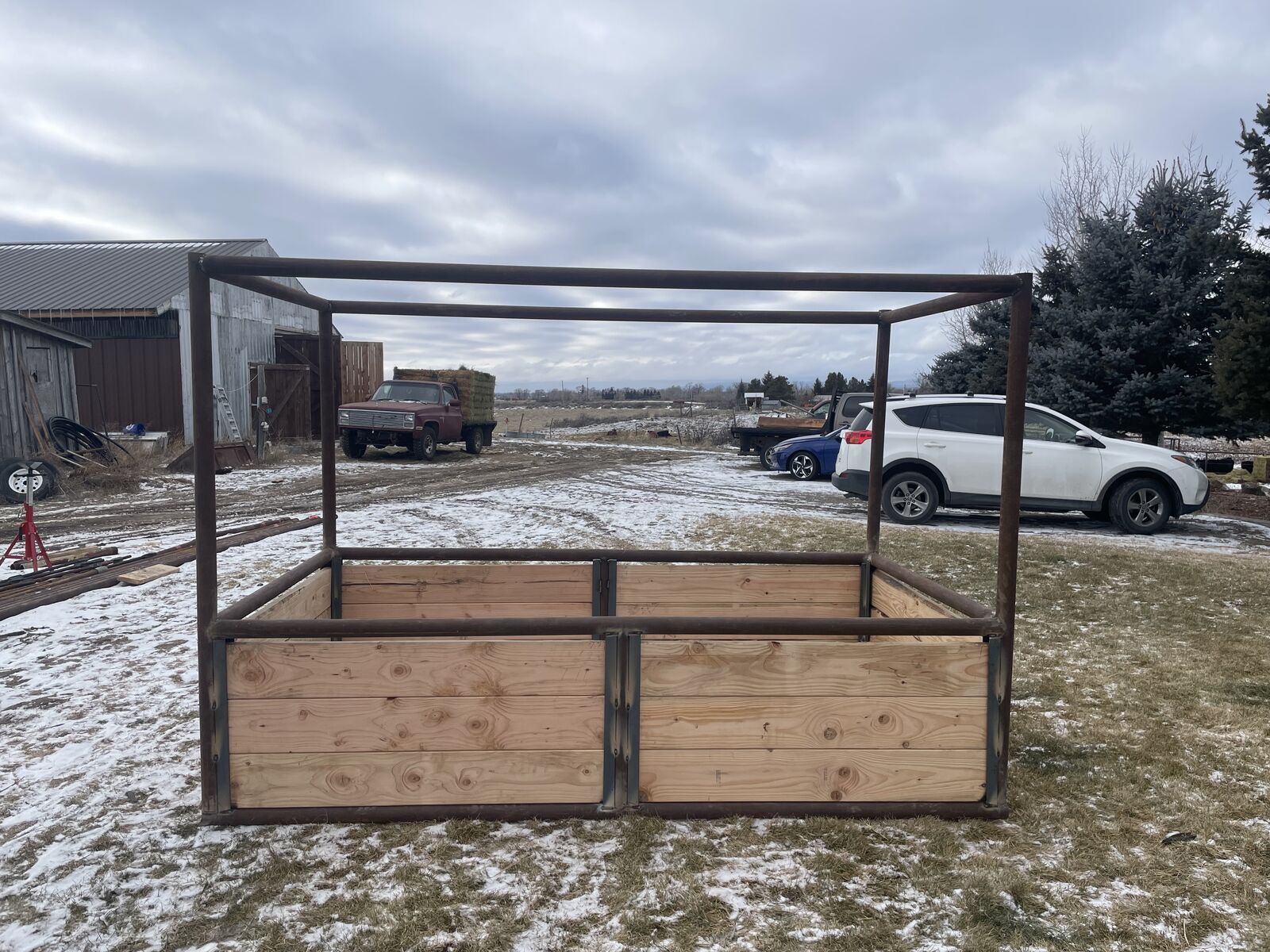 Large bale feeder