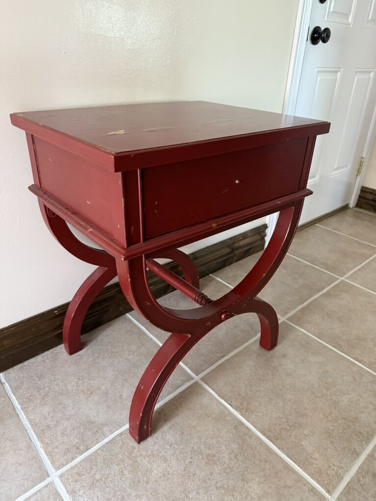 Neat Vintage Looking End Table