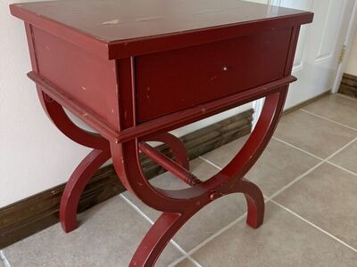 Neat Vintage Looking End Table