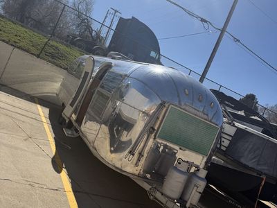 1963 Airstream Land Yacht 28’ – Excellent Original Condition