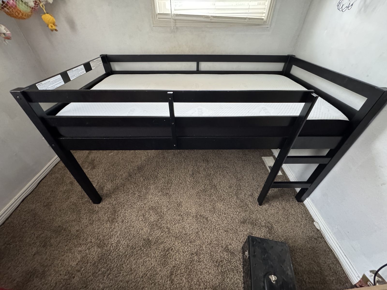 Loft bed twin