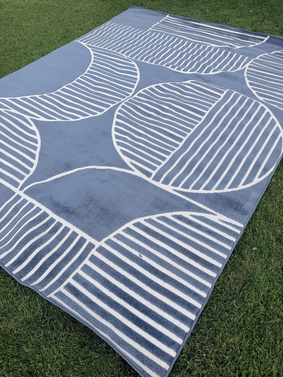 New. 8x10 Modern Blue and White Geometric Pattern Area Rug