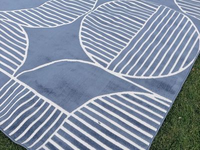 New. 8x10 Modern Blue and White Geometric Pattern Area Rug