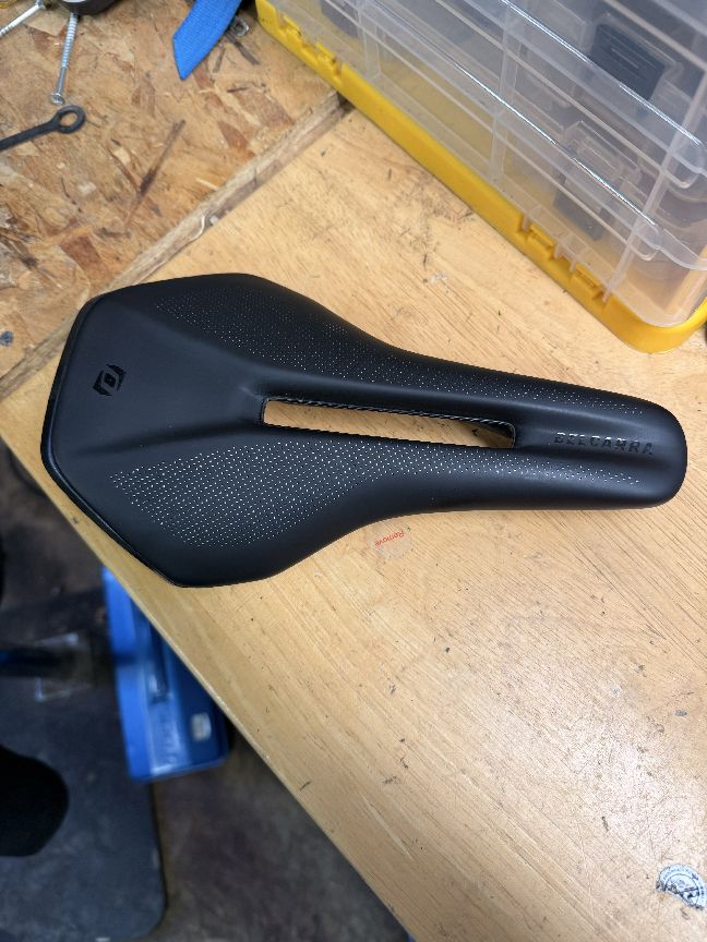 Scott Syncros Belcarra saddle. Carbon rails.