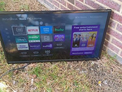 32" Roku Smart TV - Used - Has a LINE through it