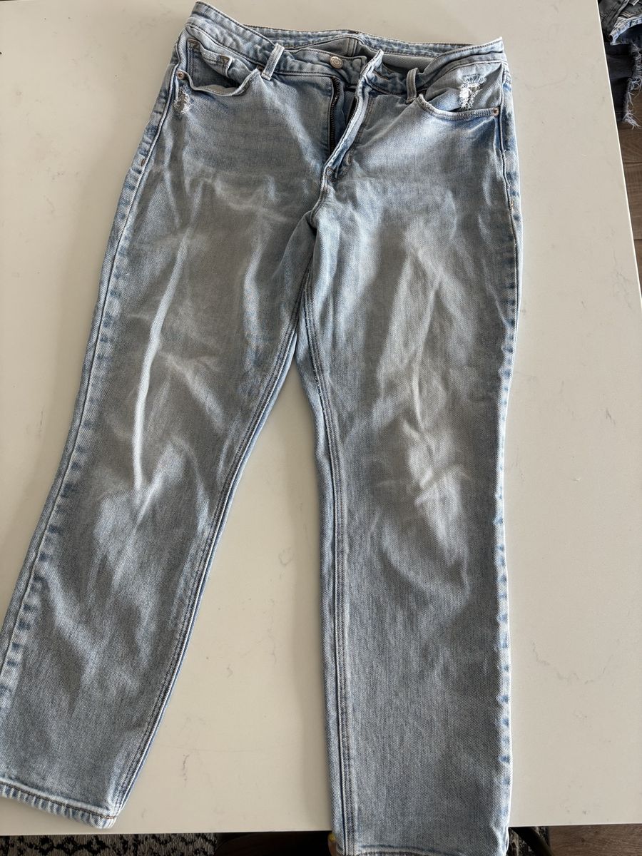 Old Navy Women’s Jeans - Classic Straight Fit - Size 8