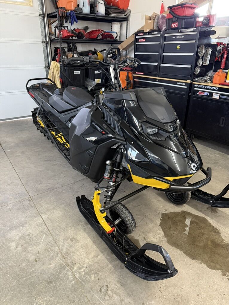 2024 SKIDOO SUMMIT X 850 NA 154 Low Miles