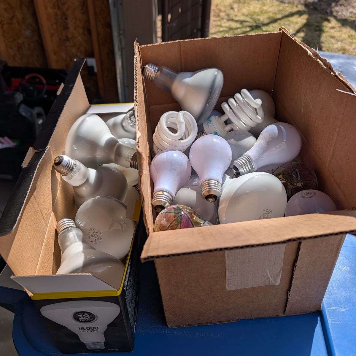 40-50 incandescent light bulbs