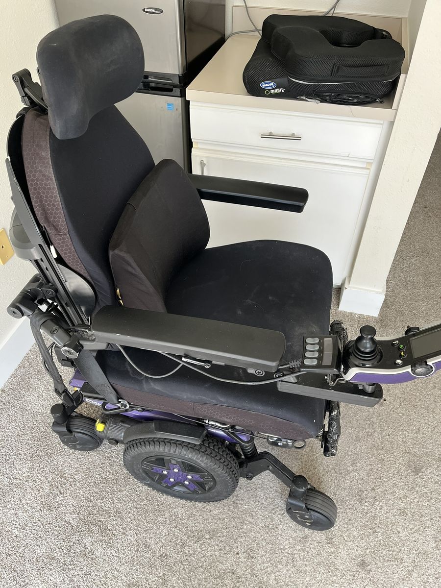 Quantum Edge 3 Power Wheelchair – Clean Condition – Strong Batteries - $400 OBO