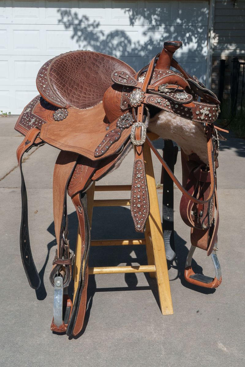 Silver Royal Western Saddle + Matching Headstall & Spur Straps – 16" Seat – Excellent Condition
