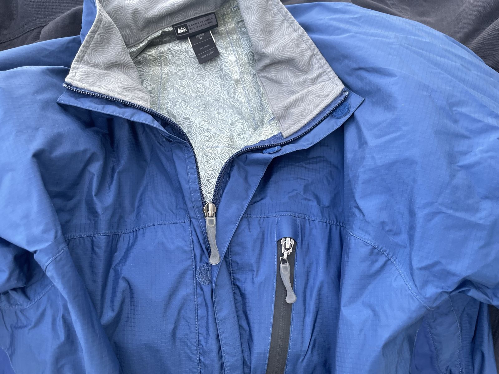 REI Elements Men's Blue Nylon Rain Jacket Size M Lightweight Waterproof Coat