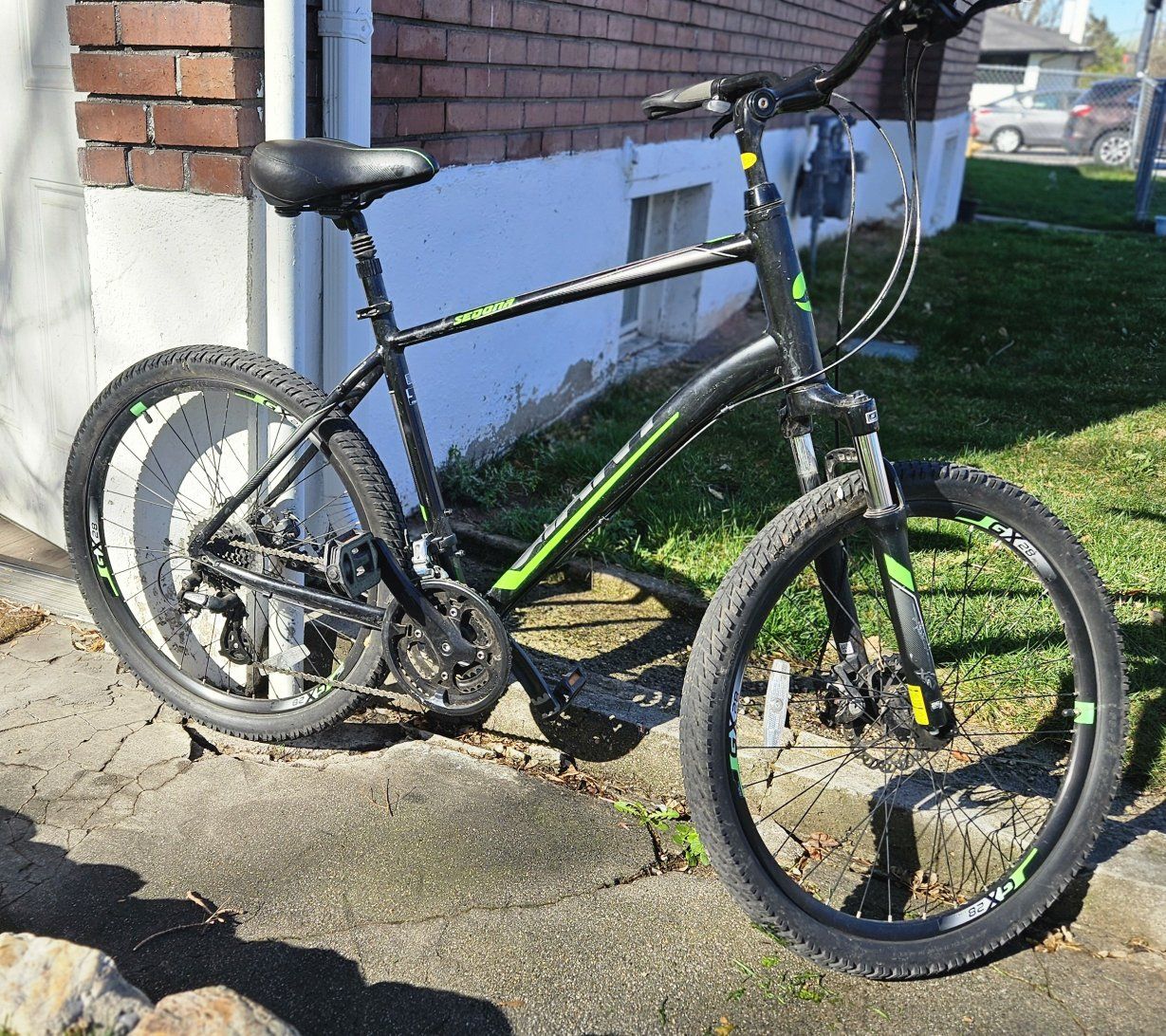 Giant Sedona Bicycle hybrid (Large Frame)