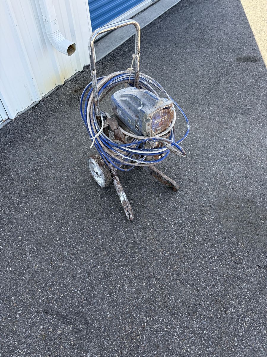 Graco Magnum XR7 Airless Paint Sprayer on Cart with Hose