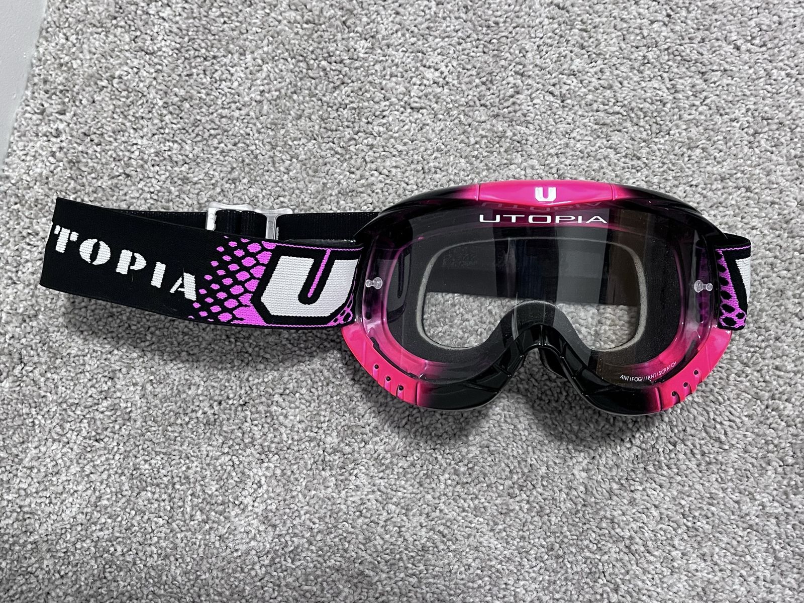 Adult Motocross Gear Bundle – Fly Elbow Guards, Fox Knee/Shin Guards & New Utopia Goggles