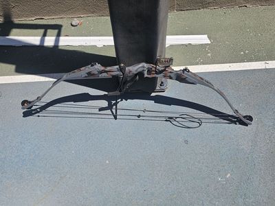 Vintage Hoyt/Easton Spectra 5000 Recurve Bow w/ 3-Pin Sight