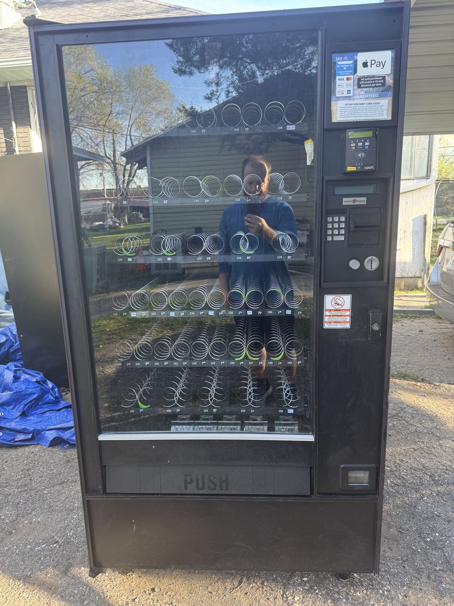 Commercial Glass Front Snack Vending Machine with Card Reader