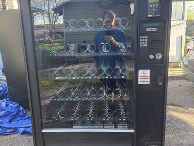 Commercial Glass Front Snack Vending Machine with Card Reader
