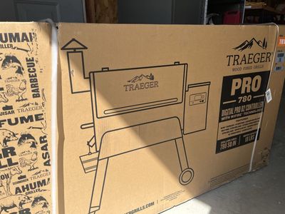 Traeger Pro 780 Pellet Grill - Bronze