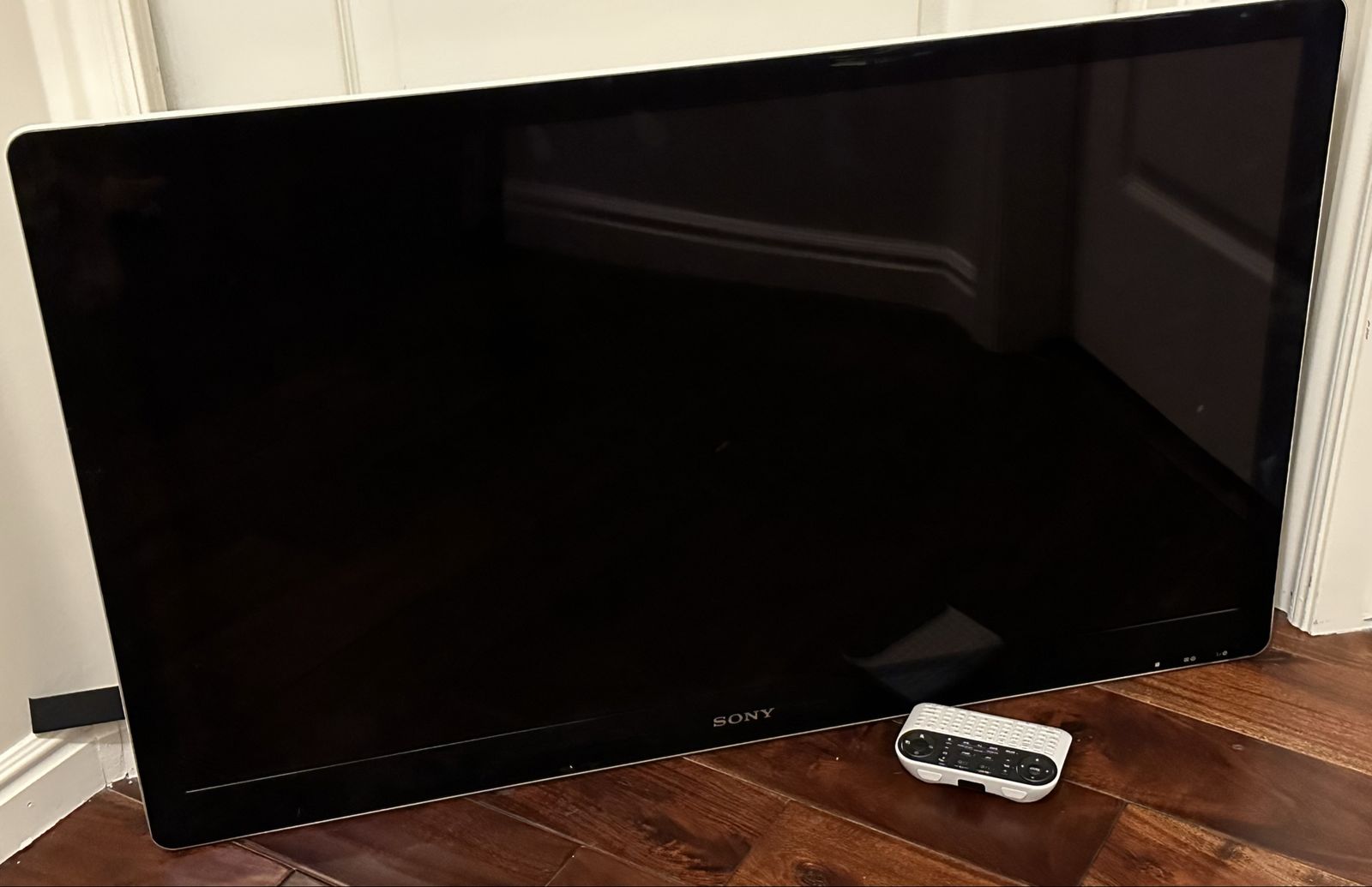 Sony 40" 1080p TV (Rare White Model) with QWERTY Remote