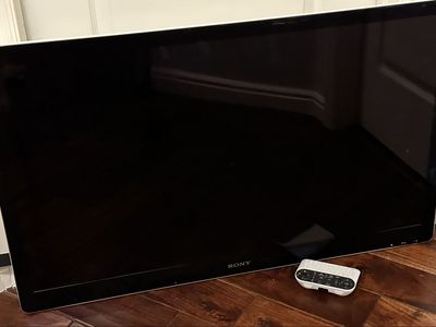 Sony 40" 1080p TV (Rare White Model) with QWERTY Remote