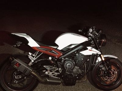 2018 Triumph Street Triple- White, Akrapovic Exhaust