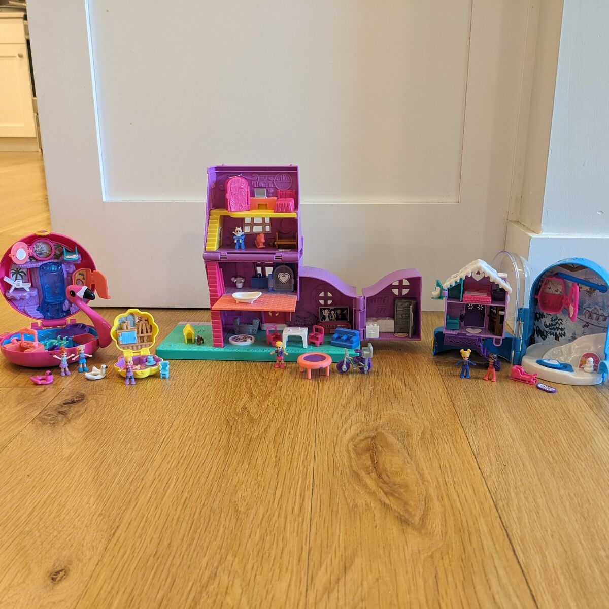 4 Polly Pocket Sets - House, Winter, Art , Pool