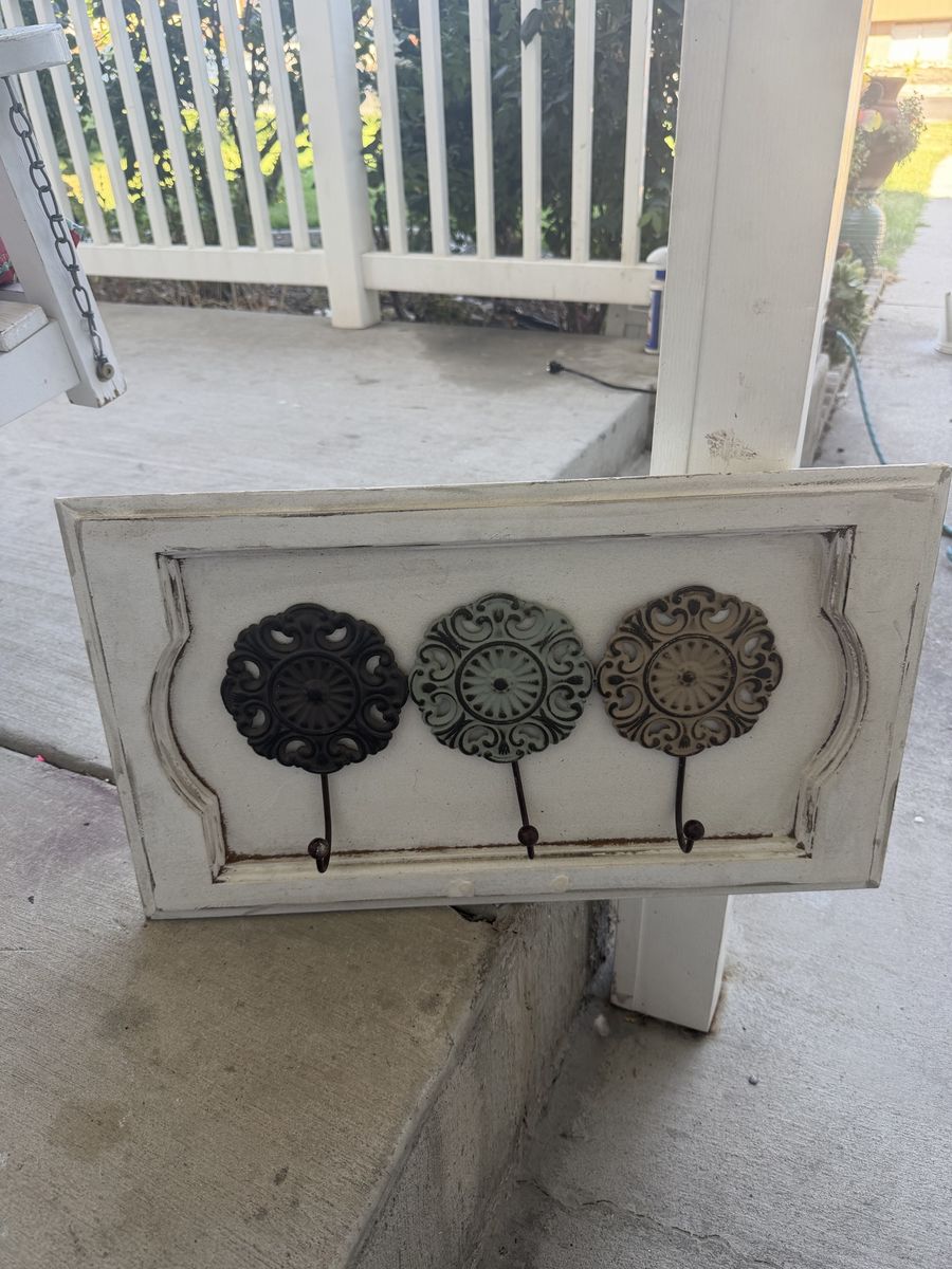 Rustic Shabby Chic White Wooden Wall Decor with 3 Metal Hooks - 12" x 24"