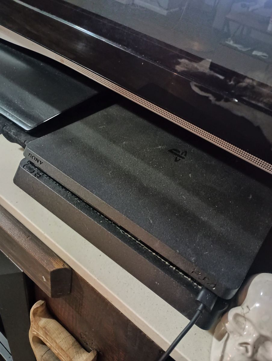 PS4 AND GAMES 
