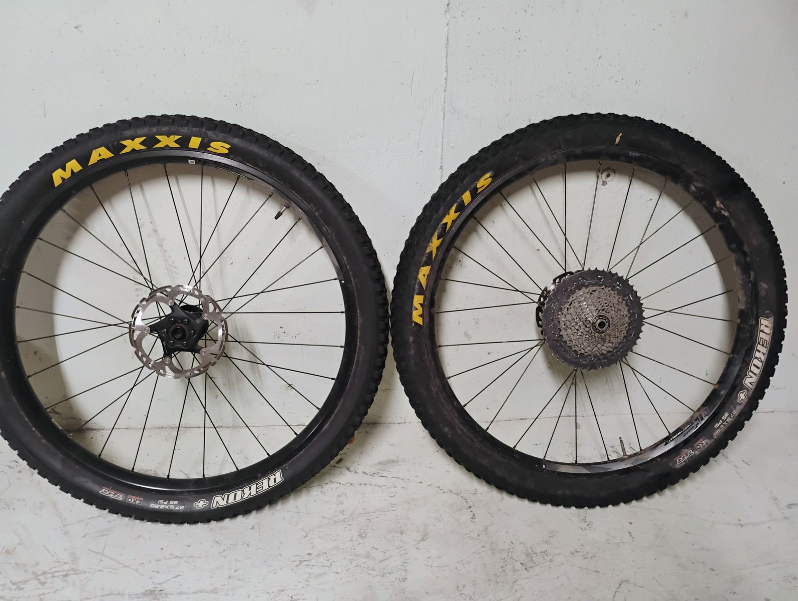 27.5 mountain bike wheels with tires, and cassette
