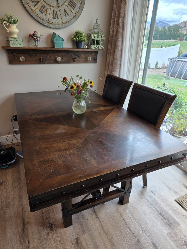Free Dinning Table