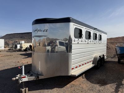 2018 Trails West 4 Horse Slant