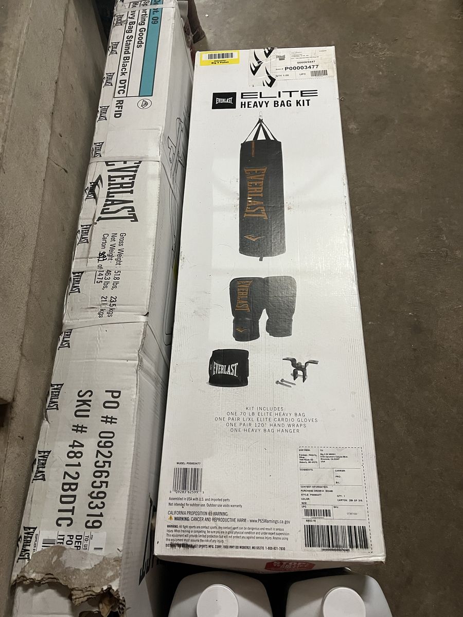 Everlast Elite Punching bag with stand NEW  Black