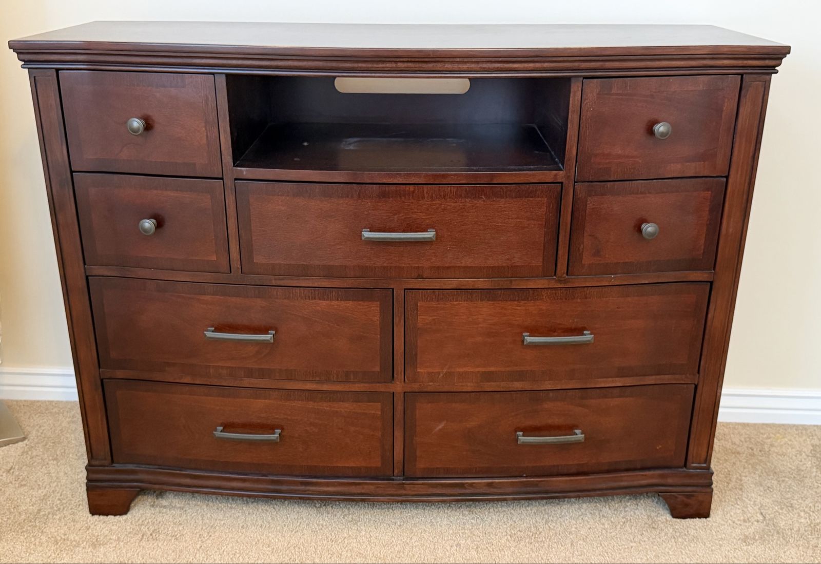 Dresser and Queen Bes