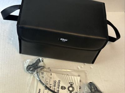 Nikon R1C1 Wireless Close-Up Speedlight Commander Kit Macro Flash Open Box (WITH SU-800 commander)