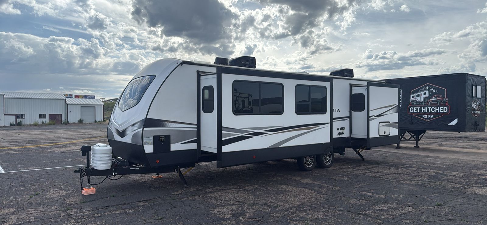 Gorgeous 2022 DUTCHMEN ASTORIA 33’