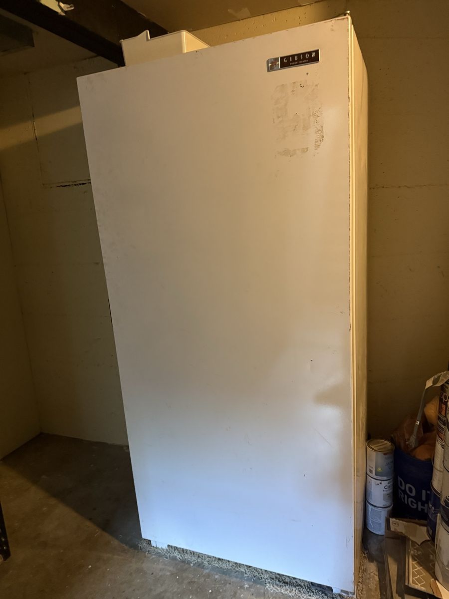 Gibson upright freezer (21.2 cu ft)