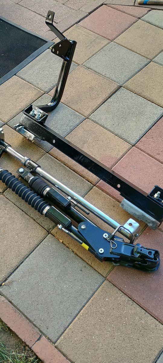 TOW BAR