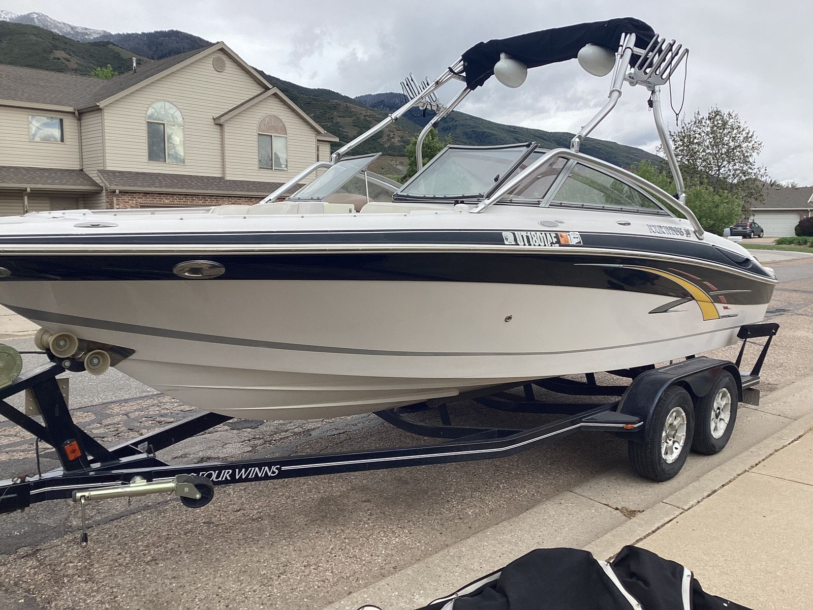 2007 Four Winns Horizon 220